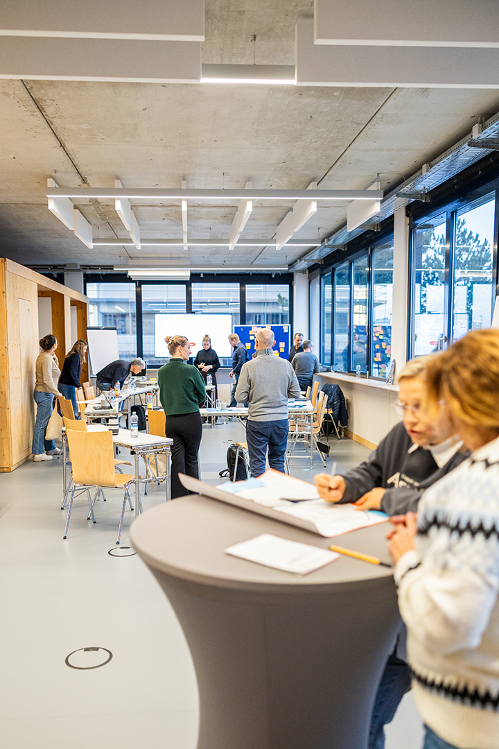Debriefing und Reflexion nach dem AI Experience Room